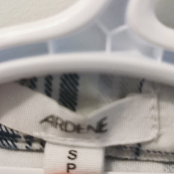 Ardene size small button-up shirt excellent condition! - Picture 3 of 3